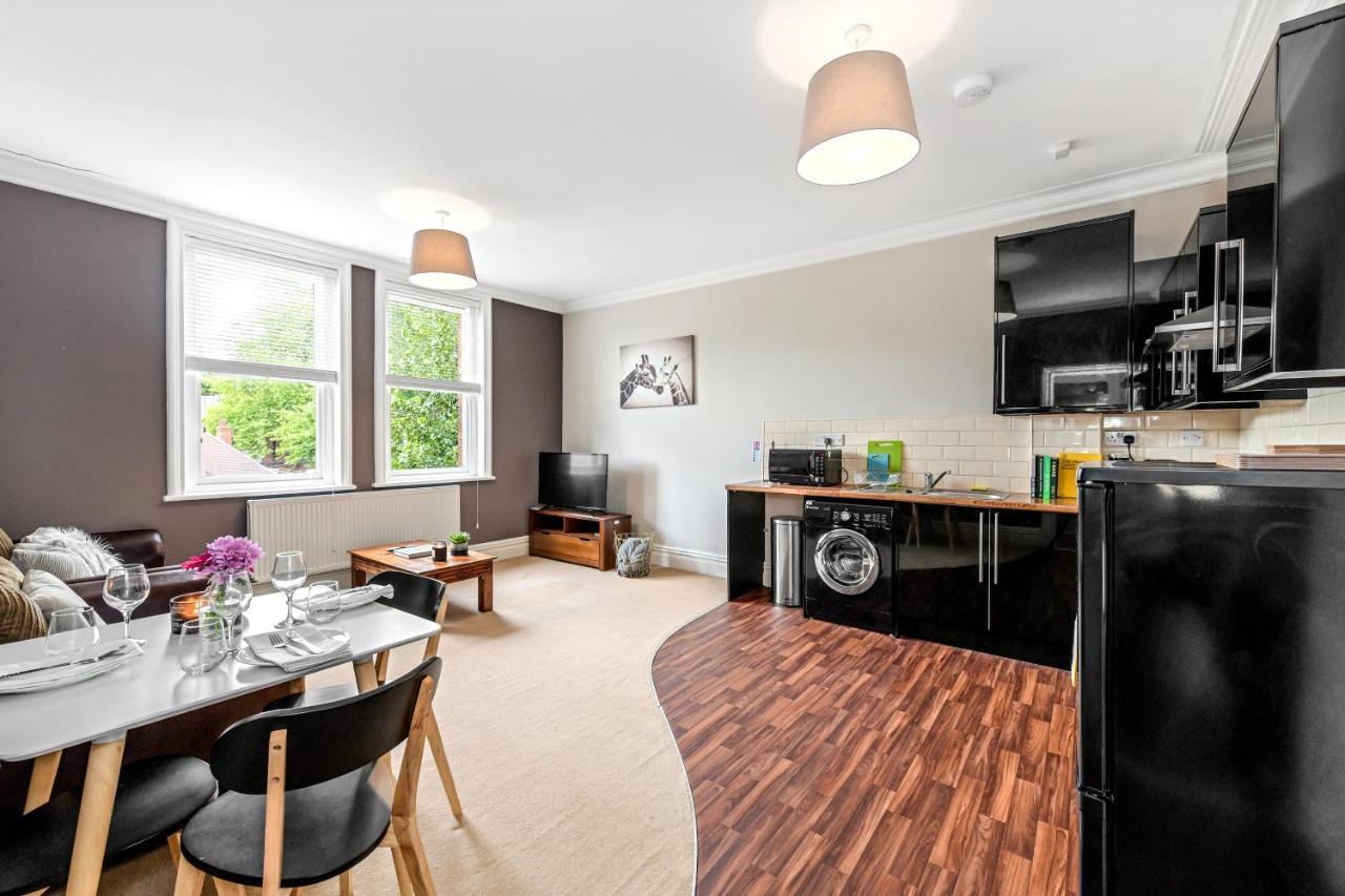 Centre, Bright, Spacious, And Airy - 112 Duffield Road *
