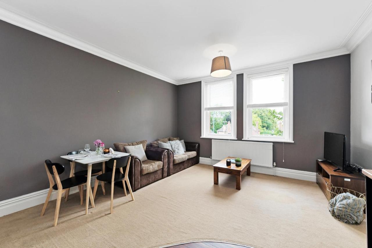 Apartment Centre, Bright, Spacious, And Airy - 112 Duffield Road *