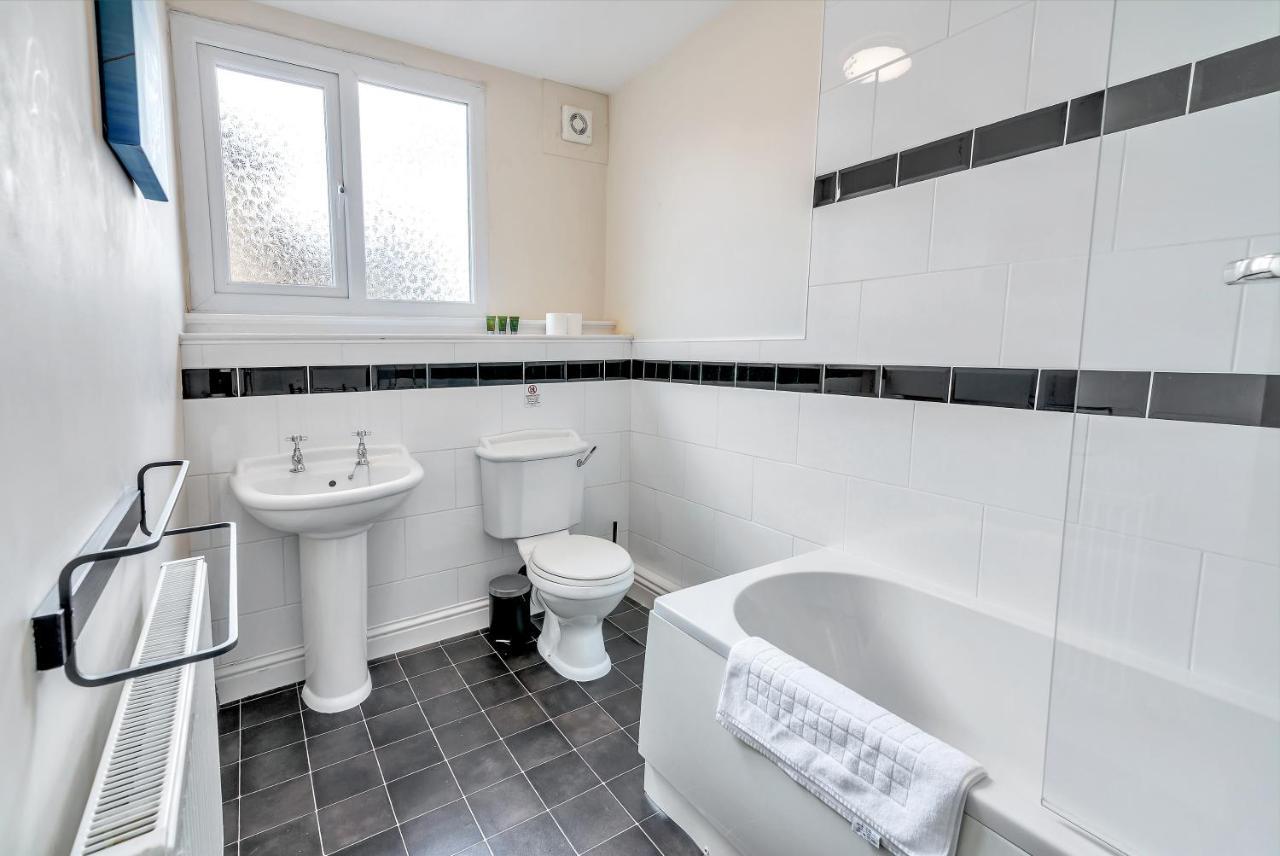 Centre, Bright, Spacious, And Airy - 112 Duffield Road Apartment