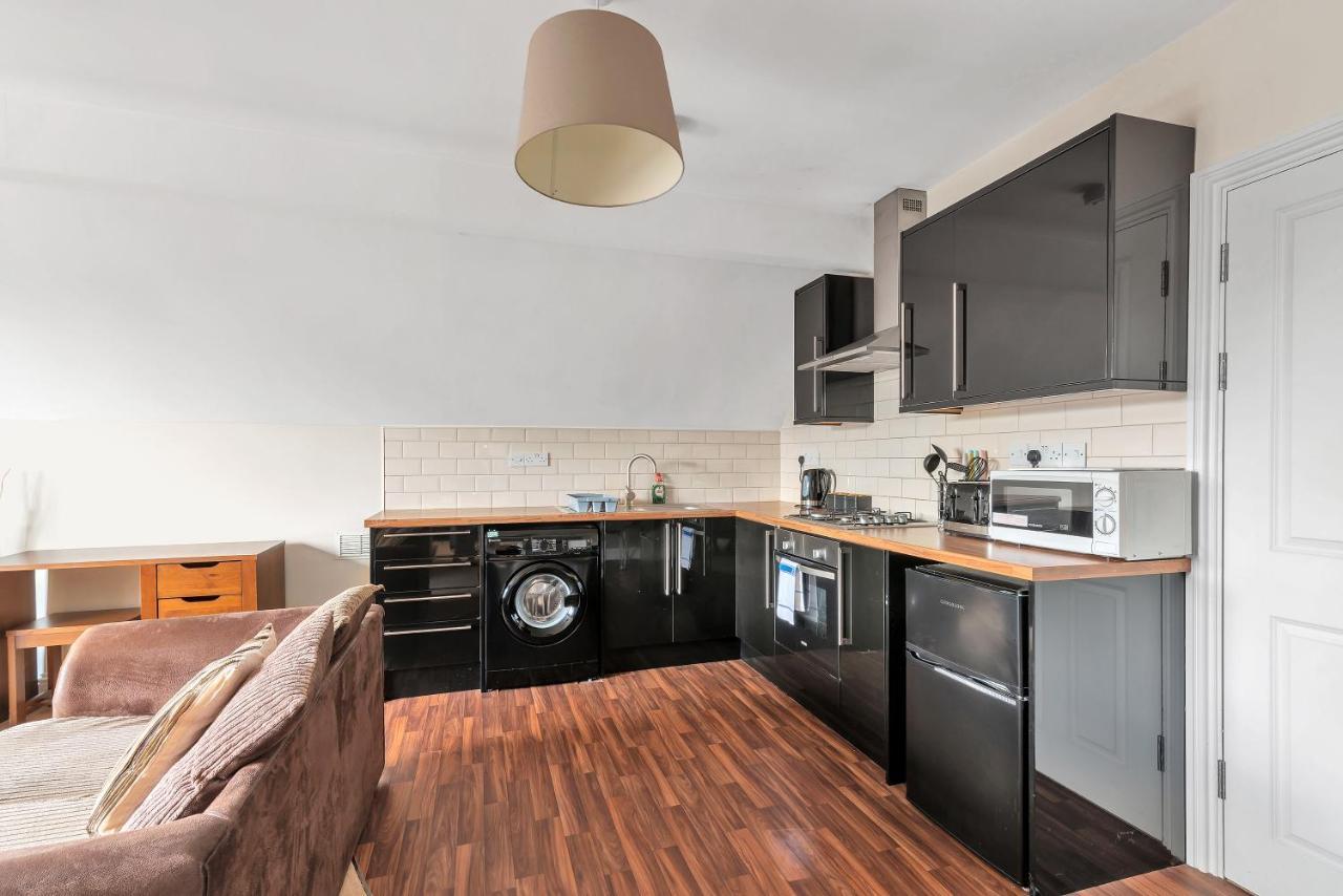 Centre, Bright, Spacious, And Airy - 112 Duffield Road Apartment *